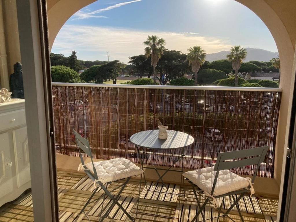 Escapade Au Port Appartement Hyères Buitenkant foto